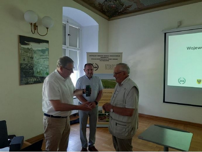 Wręczenie statuetki z okazji 25-lecia PDO dla prof. dr ab. Jana Kaczmarka